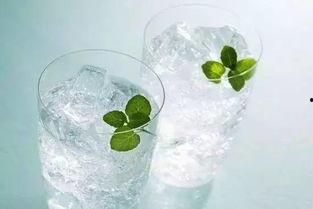 喝冰水解渴视频吃瓜,一场清凉夏日直播秀