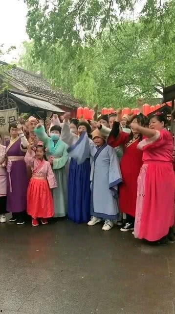 吃瓜的群众表演视频大全,吃瓜群众表演视频大盘点