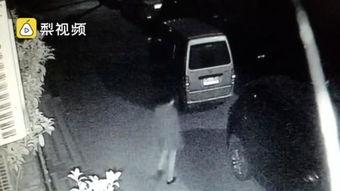 吃瓜男的打女的屁股视频,吃瓜男当众打女，引发网友热议