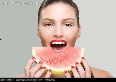 台湾吃瓜美女图片视频网站,吃瓜美女带你领略台湾风味