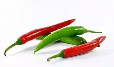 辣椒哥吃长长的蛇瓜视频,味蕾冒险大揭秘！