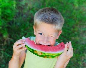 吃瓜群众发怒笑哭视频,网络视频引发热议