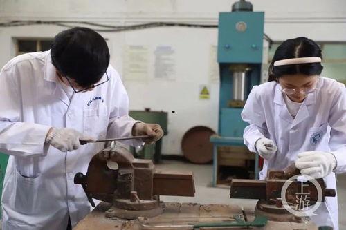 曝光学校吃瓜视频是真的吗